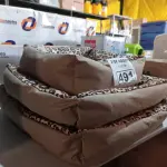 LOTE 491 - 03 CAMAS E 01 KIT DE BRINQUEDOS PARA PET’S. (NOVO) (NO ESTADO) ATENÇÃO! FAZER A VISITAÇÃO ANTES DE ARREMATAR, NÃO SABEMOS SE FUNCIONA. LEILÃO NÃO TEM GARANTIA E NEM DEVOLUÇÃO, SUJEITO A POSSÍVEIS AVARIAS VISÍVEIS/OCULTAS E/OU AUSÊNCIA DE COMPONENTES).
