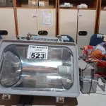 LOTE 523 - 02 LUMINÁRIAS DE PÁTIO COM 02 REATORES DE USO EXTERNO PARA LÂMPADA VAPOR METÁLICO 150W. (NO ESTADO) ATENÇÃO! FAZER A VISITAÇÃO ANTES DE ARREMATAR, NÃO SABEMOS SE FUNCIONA. LEILÃO NÃO TEM GARANTIA E NEM DEVOLUÇÃO, SUJEITO A POSSÍVEIS AVARIAS VISÍVEIS/OCULTAS E/OU AUSÊNCIA DE COMPONENTES).
