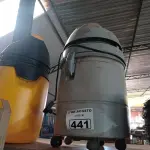 LOTE 441 - 02 ASPIRADORES DE PÓ MARCAS E MODELOS DIVERSOS COM AVARIAS. (NO ESTADO) ATENÇÃO! FAZER A VISITAÇÃO ANTES DE ARREMATAR, NÃO SABEMOS SE FUNCIONA. LEILÃO NÃO TEM GARANTIA E NEM DEVOLUÇÃO, SUJEITO A POSSÍVEIS AVARIAS VISÍVEIS/OCULTAS E/OU AUSÊNCIA DE COMPONENTES).