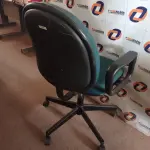 LOTE 581 -  01 CADEIRA DE ESCRITÓRIO COM BASE GIRATÓRIA NA COR VERDE. (NO ESTADO) ATENÇÃO! FAZER A VISITAÇÃO ANTES DE ARREMATAR, NÃO SABEMOS SE FUNCIONA. LEILÃO NÃO TEM GARANTIA E NEM DEVOLUÇÃO, SUJEITO A POSSÍVEIS AVARIAS VISÍVEIS/OCULTAS E/OU AUSÊNCIA DE COMPONENTES.