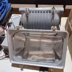 LOTE 523 - 02 LUMINÁRIAS DE PÁTIO COM 02 REATORES DE USO EXTERNO PARA LÂMPADA VAPOR METÁLICO 150W. (NO ESTADO) ATENÇÃO! FAZER A VISITAÇÃO ANTES DE ARREMATAR, NÃO SABEMOS SE FUNCIONA. LEILÃO NÃO TEM GARANTIA E NEM DEVOLUÇÃO, SUJEITO A POSSÍVEIS AVARIAS VISÍVEIS/OCULTAS E/OU AUSÊNCIA DE COMPONENTES).