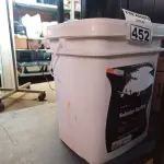 LOTE 452 - 01 BALDE DE SELADOR ACRÍLICO ANJO 18L. (NO ESTADO) ATENÇÃO! FAZER A VISITAÇÃO ANTES DE ARREMATAR, NÃO SABEMOS SE FUNCIONA. LEILÃO NÃO TEM GARANTIA E NEM DEVOLUÇÃO, SUJEITO A POSSÍVEIS AVARIAS VISÍVEIS/OCULTAS E/OU AUSÊNCIA DE COMPONENTES).