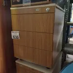 LOTE 630 - 02 GAVETEIROS EM MADEIRA COM 03 GAVETAS. (NO ESTADO) ATENÇÃO! FAZER A VISITAÇÃO ANTES DE ARREMATAR, NÃO SABEMOS SE FUNCIONA. LEILÃO NÃO TEM GARANTIA E NEM DEVOLUÇÃO, SUJEITO A POSSÍVEIS AVARIAS VISÍVEIS/OCULTAS E/OU AUSÊNCIA DE COMPONENTES.