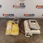 LOTE 433 - 01 VÍDEO PORTEIRO E 01 APARELHO DE TELEFONE MARCAS E MODELOS DIVERSOS. (NO ESTADO) ATENÇÃO! FAZER A VISITAÇÃO ANTES DE ARREMATAR, NÃO SABEMOS SE FUNCIONA. LEILÃO NÃO TEM GARANTIA E NEM DEVOLUÇÃO, SUJEITO A POSSÍVEIS AVARIAS VISÍVEIS/OCULTAS E/OU AUSÊNCIA DE COMPONENTES).
