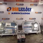 LOTE 481 - 02 LUMINÁRIAS DE PÁTIO COM 02 REATORES DE USO EXTERNO PARA LÂMPADA VAPOR METÁLICO 150W. (NO ESTADO) ATENÇÃO! FAZER A VISITAÇÃO ANTES DE ARREMATAR, NÃO SABEMOS SE FUNCIONA. LEILÃO NÃO TEM GARANTIA E NEM DEVOLUÇÃO, SUJEITO A POSSÍVEIS AVARIAS VISÍVEIS/OCULTAS E/OU AUSÊNCIA DE COMPONENTES).