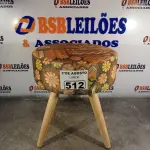 LOTE 512 - 01 PUFF/BANQUETA IMPERMEABILIZADO. (NO ESTADO) ATENÇÃO! FAZER A VISITAÇÃO ANTES DE ARREMATAR, NÃO SABEMOS SE FUNCIONA. LEILÃO NÃO TEM GARANTIA E NEM DEVOLUÇÃO, SUJEITO A POSSÍVEIS AVARIAS VISÍVEIS/OCULTAS E/OU AUSÊNCIA DE COMPONENTES).