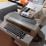 LOTE 530 - 01 APARELHO DE FAX, 01 MÁQUINA DE ESCREVER E 02 EQUIPAMOS ELETRÔNICOS DIVERSOS. (NO ESTADO) ATENÇÃO! FAZER A VISITAÇÃO ANTES DE ARREMATAR, NÃO SABEMOS SE FUNCIONA. LEILÃO NÃO TEM GARANTIA E NEM DEVOLUÇÃO, SUJEITO A POSSÍVEIS AVARIAS VISÍVEIS/OCULTAS E/OU AUSÊNCIA DE COMPONENTES.