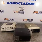 LOTE 560 - 03 EQUIPAMENTOS ELETRÔNICOS DIVERSOS. (NO ESTADO) ATENÇÃO! FAZER A VISITAÇÃO ANTES DE ARREMATAR, NÃO SABEMOS SE FUNCIONA. LEILÃO NÃO TEM GARANTIA E NEM DEVOLUÇÃO, SUJEITO A POSSÍVEIS AVARIAS VISÍVEIS/OCULTAS E/OU AUSÊNCIA DE COMPONENTES.