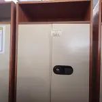 LOTE 586 - 01 ARMÁRIO EM MADEIRA COM 02 PORTAS E 04 PRATELEIRAS. (NO ESTADO) ATENÇÃO! FAZER A VISITAÇÃO ANTES DE ARREMATAR, NÃO SABEMOS SE FUNCIONA. LEILÃO NÃO TEM GARANTIA E NEM DEVOLUÇÃO, SUJEITO A POSSÍVEIS AVARIAS VISÍVEIS/OCULTAS E/OU AUSÊNCIA DE COMPONENTES.