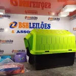 LOTE 598 - 01 CASINHA PARA PET, 01 TAPETE E 01 KIT CONTENDO COLEIRA ESCOVA E BRINQUEDOS. (NOVO) (NO ESTADO) ATENÇÃO! FAZER A VISITAÇÃO ANTES DE ARREMATAR, NÃO SABEMOS SE FUNCIONA. LEILÃO NÃO TEM GARANTIA E NEM DEVOLUÇÃO, SUJEITO A POSSÍVEIS AVARIAS VISÍVEIS/OCULTAS E/OU AUSÊNCIA DE COMPONENTES.