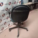 LOTE 612 - 01 CADEIRA DE ESCRITÓRIO COM BASE GIRATÓRIA NA COR VERDE. (NO ESTADO) ATENÇÃO! FAZER A VISITAÇÃO ANTES DE ARREMATAR, NÃO SABEMOS SE FUNCIONA. LEILÃO NÃO TEM GARANTIA E NEM DEVOLUÇÃO, SUJEITO A POSSÍVEIS AVARIAS VISÍVEIS/OCULTAS E/OU AUSÊNCIA DE COMPONENTES.
