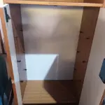 LOTE 574 - 01 ARMÁRIO EM MADEIRA COM 02 PORTAS E 01 PRATELEIRA. (NO ESTADO) ATENÇÃO! FAZER A VISITAÇÃO ANTES DE ARREMATAR, NÃO SABEMOS SE FUNCIONA. LEILÃO NÃO TEM GARANTIA E NEM DEVOLUÇÃO, SUJEITO A POSSÍVEIS AVARIAS VISÍVEIS/OCULTAS E/OU AUSÊNCIA DE COMPONENTES.