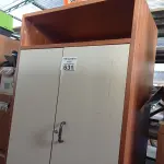 LOTE 631 - 01 ARMÁRIO EM MADEIRA COM 02 PORTAS. (NO ESTADO) ATENÇÃO! FAZER A VISITAÇÃO ANTES DE ARREMATAR, NÃO SABEMOS SE FUNCIONA. LEILÃO NÃO TEM GARANTIA E NEM DEVOLUÇÃO, SUJEITO A POSSÍVEIS AVARIAS VISÍVEIS/OCULTAS E/OU AUSÊNCIA DE COMPONENTES.