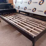 LOTE 678 - 01 CAMA DE SOLTEIRO EM IMBUIA DO POLO MADEIREIRO DO RIO GRANDE DO SUL.  (NO ESTADO) ATENÇÃO! FAZER A VISITAÇÃO ANTES DE ARREMATAR, NÃO SABEMOS SE FUNCIONA. LEILÃO NÃO TEM GARANTIA E NEM DEVOLUÇÃO, SUJEITO A POSSÍVEIS AVARIAS VISÍVEIS/OCULTAS E/OU AUSÊNCIA DE COMPONENTES.