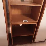 LOTE 607 - 02 ARMÁRIOS BAIXOS EM MADEIRA COM 01 PRATELEIRA. (NO ESTADO) ATENÇÃO! FAZER A VISITAÇÃO ANTES DE ARREMATAR, NÃO SABEMOS SE FUNCIONA. LEILÃO NÃO TEM GARANTIA E NEM DEVOLUÇÃO, SUJEITO A POSSÍVEIS AVARIAS VISÍVEIS/OCULTAS E/OU AUSÊNCIA DE COMPONENTES.