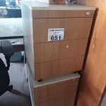 LOTE 651 - 02 GAVETEIROS EM MADEIRA COM 03 GAVETAS. (NO ESTADO) ATENÇÃO! FAZER A VISITAÇÃO ANTES DE ARREMATAR, NÃO SABEMOS SE FUNCIONA. LEILÃO NÃO TEM GARANTIA E NEM DEVOLUÇÃO, SUJEITO A POSSÍVEIS AVARIAS VISÍVEIS/OCULTAS E/OU AUSÊNCIA DE COMPONENTES.