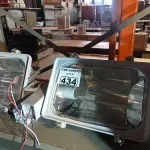 LOTE 434 - 02 LUMINÁRIAS DE PÁTIO COM 02 REATORES DE USO EXTERNO PARA LÂMPADA VAPOR METÁLICO 150W. (NO ESTADO) ATENÇÃO! FAZER A VISITAÇÃO ANTES DE ARREMATAR, NÃO SABEMOS SE FUNCIONA. LEILÃO NÃO TEM GARANTIA E NEM DEVOLUÇÃO, SUJEITO A POSSÍVEIS AVARIAS VISÍVEIS/OCULTAS E/OU AUSÊNCIA DE COMPONENTES).