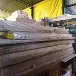 LOTE 475 - 01 LOTE COM VÁRIAS PEÇAS DE MOVEIS DESMONTADAS. (NO ESTADO) ATENÇÃO! FAZER A VISITAÇÃO ANTES DE ARREMATAR, NÃO SABEMOS SE FUNCIONA. LEILÃO NÃO TEM GARANTIA E NEM DEVOLUÇÃO, SUJEITO A POSSÍVEIS AVARIAS VISÍVEIS/OCULTAS E/OU AUSÊNCIA DE COMPONENTES).