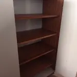 LOTE 640 - 01 ARMÁRIO EM MADEIRA COM 02 PORTAS E 04 PRATELEIRAS. (NO ESTADO) ATENÇÃO! FAZER A VISITAÇÃO ANTES DE ARREMATAR, NÃO SABEMOS SE FUNCIONA. LEILÃO NÃO TEM GARANTIA E NEM DEVOLUÇÃO, SUJEITO A POSSÍVEIS AVARIAS VISÍVEIS/OCULTAS E/OU AUSÊNCIA DE COMPONENTES.