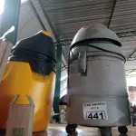 LOTE 441 - 02 ASPIRADORES DE PÓ MARCAS E MODELOS DIVERSOS COM AVARIAS. (NO ESTADO) ATENÇÃO! FAZER A VISITAÇÃO ANTES DE ARREMATAR, NÃO SABEMOS SE FUNCIONA. LEILÃO NÃO TEM GARANTIA E NEM DEVOLUÇÃO, SUJEITO A POSSÍVEIS AVARIAS VISÍVEIS/OCULTAS E/OU AUSÊNCIA DE COMPONENTES).