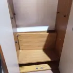 LOTE 579 - 01 ARMÁRIO EM MADEIRA COM 02 PORTAS E 03 PRATELEIRAS. (NO ESTADO) ATENÇÃO! FAZER A VISITAÇÃO ANTES DE ARREMATAR, NÃO SABEMOS SE FUNCIONA. LEILÃO NÃO TEM GARANTIA E NEM DEVOLUÇÃO, SUJEITO A POSSÍVEIS AVARIAS VISÍVEIS/OCULTAS E/OU AUSÊNCIA DE COMPONENTES.