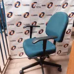 LOTE 616 - 01 CADEIRA DE ESCRITÓRIO COM BASE GIRATÓRIA NA COR VERDE. (NO ESTADO) ATENÇÃO! FAZER A VISITAÇÃO ANTES DE ARREMATAR, NÃO SABEMOS SE FUNCIONA. LEILÃO NÃO TEM GARANTIA E NEM DEVOLUÇÃO, SUJEITO A POSSÍVEIS AVARIAS VISÍVEIS/OCULTAS E/OU AUSÊNCIA DE COMPONENTES.