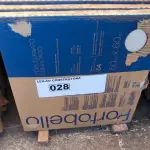 LOTE 028 - 08 CAIXAS DE PORCELANATO  MARMORE CREMA 60CM X60CM  APROXIMADAMENTE 11,52M²(NO ESTADO)