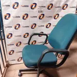 LOTE 619 - 01 CADEIRA DE ESCRITÓRIO COM BASE GIRATÓRIA NA COR VERDE. (NO ESTADO) ATENÇÃO! FAZER A VISITAÇÃO ANTES DE ARREMATAR, NÃO SABEMOS SE FUNCIONA. LEILÃO NÃO TEM GARANTIA E NEM DEVOLUÇÃO, SUJEITO A POSSÍVEIS AVARIAS VISÍVEIS/OCULTAS E/OU AUSÊNCIA DE COMPONENTES.