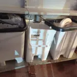 LOTE 444 - 03 LIXEIRAS MARCAS E MODELOS DIVERSOS COM AVARIAS. (NO ESTADO) ATENÇÃO! FAZER A VISITAÇÃO ANTES DE ARREMATAR, NÃO SABEMOS SE FUNCIONA. LEILÃO NÃO TEM GARANTIA E NEM DEVOLUÇÃO, SUJEITO A POSSÍVEIS AVARIAS VISÍVEIS/OCULTAS E/OU AUSÊNCIA DE COMPONENTES).
