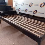 LOTE 669 - 01 CAMA DE SOLTEIRO EM IMBUIA DO POLO MADEIREIRO DO RIO GRANDE DO SUL.  (NO ESTADO) ATENÇÃO! FAZER A VISITAÇÃO ANTES DE ARREMATAR, NÃO SABEMOS SE FUNCIONA. LEILÃO NÃO TEM GARANTIA E NEM DEVOLUÇÃO, SUJEITO A POSSÍVEIS AVARIAS VISÍVEIS/OCULTAS E/OU AUSÊNCIA DE COMPONENTES.