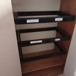 LOTE 649 - 01 ARMÁRIO EM MADEIRA PARA PASTA SUSPENSA. (NO ESTADO) ATENÇÃO! FAZER A VISITAÇÃO ANTES DE ARREMATAR, NÃO SABEMOS SE FUNCIONA. LEILÃO NÃO TEM GARANTIA E NEM DEVOLUÇÃO, SUJEITO A POSSÍVEIS AVARIAS VISÍVEIS/OCULTAS E/OU AUSÊNCIA DE COMPONENTES.