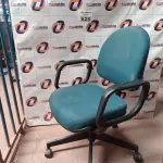 LOTE 628 - 01 CADEIRA DE ESCRITÓRIO COM BASE GIRATÓRIA NA COR VERDE. (NO ESTADO) ATENÇÃO! FAZER A VISITAÇÃO ANTES DE ARREMATAR, NÃO SABEMOS SE FUNCIONA. LEILÃO NÃO TEM GARANTIA E NEM DEVOLUÇÃO, SUJEITO A POSSÍVEIS AVARIAS VISÍVEIS/OCULTAS E/OU AUSÊNCIA DE COMPONENTES.