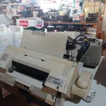 LOTE 530 - 01 APARELHO DE FAX, 01 MÁQUINA DE ESCREVER E 02 EQUIPAMOS ELETRÔNICOS DIVERSOS. (NO ESTADO) ATENÇÃO! FAZER A VISITAÇÃO ANTES DE ARREMATAR, NÃO SABEMOS SE FUNCIONA. LEILÃO NÃO TEM GARANTIA E NEM DEVOLUÇÃO, SUJEITO A POSSÍVEIS AVARIAS VISÍVEIS/OCULTAS E/OU AUSÊNCIA DE COMPONENTES.