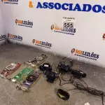 LOTE 555 - 04 PLACAS DE VÍDEO E 05 WEBCAM MARCAS E MODELOS DIVERSOS. (NO ESTADO) ATENÇÃO! FAZER A VISITAÇÃO ANTES DE ARREMATAR, NÃO SABEMOS SE FUNCIONA. LEILÃO NÃO TEM GARANTIA E NEM DEVOLUÇÃO, SUJEITO A POSSÍVEIS AVARIAS VISÍVEIS/OCULTAS E/OU AUSÊNCIA DE COMPONENTES.