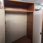 LOTE 590 - 01 ARMÁRIO EM MADEIRA COM 02 PORTAS E 04 PRATELEIRAS. (NO ESTADO) ATENÇÃO! FAZER A VISITAÇÃO ANTES DE ARREMATAR, NÃO SABEMOS SE FUNCIONA. LEILÃO NÃO TEM GARANTIA E NEM DEVOLUÇÃO, SUJEITO A POSSÍVEIS AVARIAS VISÍVEIS/OCULTAS E/OU AUSÊNCIA DE COMPONENTES.