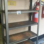 LOTE 109 - ESTANTE DE FERRO. (NO ESTADO, NÃO SABEMOS SE FUNCIONA. LEILÃO NÃO TEM GARANTIA E NEM DEVOLUÇÃO).