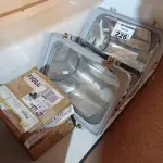 LOTE 226 - 02 LUMINÁRIAS DE PÁTIO E 04 REATORES PARA LÂMPADA VAPOR METÁLICO 150W. (NO ESTADO) ATENÇÃO! FAZER A VISITAÇÃO ANTES DE ARREMATAR, NÃO SABEMOS SE FUNCIONA. LEILÃO NÃO TEM GARANTIA E NEM DEVOLUÇÃO, SUJEITO A POSSÍVEIS AVARIAS VISÍVEIS/OCULTAS E/OU AUSÊNCIA DE COMPONENTES.