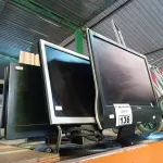 LOTE 136 - 06 MONITORES MARCAS E MODELOS DIVERSOS PARA RETIRADA DE PEÇAS. (NO ESTADO) ATENÇÃO! FAZER A VISITAÇÃO ANTES DE ARREMATAR, NÃO SABEMOS SE FUNCIONA. LEILÃO NÃO TEM GARANTIA E NEM DEVOLUÇÃO, SUJEITO A POSSÍVEIS AVARIAS VISÍVEIS/OCULTAS E/OU AUSÊNCIA DE COMPONENTES.