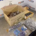LOTE 215 - 01 CAIXA COM GRANDE QUANTIDADE DE CAPACITORES E RESISTORES ELETROLÍTICOS DIVERSOS. (NO ESTADO) ATENÇÃO! FAZER A VISITAÇÃO ANTES DE ARREMATAR, NÃO SABEMOS SE FUNCIONA. LEILÃO NÃO TEM GARANTIA E NEM DEVOLUÇÃO, SUJEITO A POSSÍVEIS AVARIAS VISÍVEIS/OCULTAS E/OU AUSÊNCIA DE COMPONENTES.
