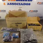 LOTE 215 - 01 CAIXA COM GRANDE QUANTIDADE DE CAPACITORES E RESISTORES ELETROLÍTICOS DIVERSOS. (NO ESTADO) ATENÇÃO! FAZER A VISITAÇÃO ANTES DE ARREMATAR, NÃO SABEMOS SE FUNCIONA. LEILÃO NÃO TEM GARANTIA E NEM DEVOLUÇÃO, SUJEITO A POSSÍVEIS AVARIAS VISÍVEIS/OCULTAS E/OU AUSÊNCIA DE COMPONENTES.