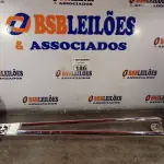 LOTE 186 - 02 BARRAS DE APOIO PARA BANHEIRO. (NO ESTADO) ATENÇÃO! FAZER A VISITAÇÃO ANTES DE ARREMATAR, NÃO SABEMOS SE FUNCIONA. LEILÃO NÃO TEM GARANTIA E NEM DEVOLUÇÃO, SUJEITO A POSSÍVEIS AVARIAS VISÍVEIS/OCULTAS E/OU AUSÊNCIA DE COMPONENTES.
