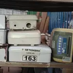 LOTE 163 - 01 RELÓGIO DE PONTO, 01 ESTAÇÃO DE SOLDA INCOMPLETA, 01 REGULADOR DE VOLTAGEM E 06 QUADROS PARA CENTRAL DE ALARME INCOMPLETOS. (NO ESTADO) ATENÇÃO! FAZER A VISITAÇÃO ANTES DE ARREMATAR, NÃO SABEMOS SE FUNCIONA. LEILÃO NÃO TEM GARANTIA E NEM DEVOLUÇÃO, SUJEITO A POSSÍVEIS AVARIAS VISÍVEIS/OCULTAS E/OU AUSÊNCIA DE COMPONENTES.