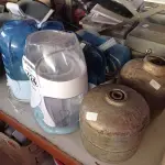 LOTE 124 - 04 UMIDIFICADORES DE AR, 01 NEBULIZADOR, 01 DISPENSE, 02 CASES PARA DISQUETES E 02 BOTIJÕES DE GÁS P2. (NO ESTADO) ATENÇÃO! FAZER A VISITAÇÃO ANTES DE ARREMATAR, NÃO SABEMOS SE FUNCIONA. LEILÃO NÃO TEM GARANTIA E NEM DEVOLUÇÃO, SUJEITO A POSSÍVEIS AVARIAS VISÍVEIS/OCULTAS E/OU AUSÊNCIA DE COMPONENTES.