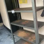 LOTE 109 - ESTANTE DE FERRO. (NO ESTADO, NÃO SABEMOS SE FUNCIONA. LEILÃO NÃO TEM GARANTIA E NEM DEVOLUÇÃO).