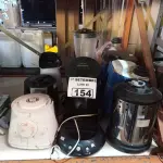 LOTE 154 - 03 GARRAFAS TÉRMICA, 04 BASES DE LIQUIDIFICADOR, 01 PIPOQUEIRA, 01 CAFETEIRA E 01 LIQUIDIFICADOR MARCAS E MODELOS DIVERSOS COM AVARIAS. (NO ESTADO) ATENÇÃO! FAZER A VISITAÇÃO ANTES DE ARREMATAR, NÃO SABEMOS SE FUNCIONA. LEILÃO NÃO TEM GARANTIA E NEM DEVOLUÇÃO, SUJEITO A POSSÍVEIS AVARIAS VISÍVEIS/OCULTAS E/OU AUSÊNCIA DE COMPONENTES.