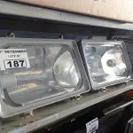 LOTE 187 - 02 LUMINÁRIAS DE PÁTIO E 02 REATORES PARA LÂMPADA VAPOR METÁLICO 150W. (NO ESTADO) ATENÇÃO! FAZER A VISITAÇÃO ANTES DE ARREMATAR, NÃO SABEMOS SE FUNCIONA. LEILÃO NÃO TEM GARANTIA E NEM DEVOLUÇÃO, SUJEITO A POSSÍVEIS AVARIAS VISÍVEIS/OCULTAS E/OU AUSÊNCIA DE COMPONENTES.