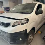 LOTE 681 - 01 PEUGEOT EXPERT 1.6 DIESEL 2021/2022 IPVA 2023 PAGO SINISTRADO (MEDIA MONTA FAZER CSV POR CONTA DO ARREMATANTE VENDIDO NO ESTADO EM QUE SE ENCONTRA.  EVENTUAL AUSÊNCIA OU DIVERGÊNCIA DE PECAS (INTERNAS OU EXTERNAS) DO VEICULO, TAIS COMO ESCAPAMENTOS, CATALISADORES, SUSPENSÃO, CAMBIO, MOTOR, PARTE ELÉTRICA E  DEMAIS COMPONENTES, A REGULARIZAÇÃO SERÁ POR CONTA DO ARREMATANTE SERVIÇO DE BAIXA MEDIA MONTA DEVE SER FEITO POR DESPACHANTE AUTORIZADO XAVANTECAR EM GOIANIA O MESMO DEVERÁ SER TRANSFERIDO INICIALMENTE PARA O COMITENTE COM AS DESPESAS DE SERVIÇOS E TAXAS DO DETRAN E DEMAIS POR CONTA DO ARREMATANTE. (NO ESTADO)