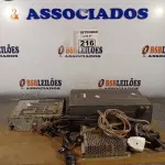 LOTE 216 - 01 TOCA CD COM DISQUETEIRA MARCA PIONNER. (NO ESTADO) ATENÇÃO! FAZER A VISITAÇÃO ANTES DE ARREMATAR, NÃO SABEMOS SE FUNCIONA. LEILÃO NÃO TEM GARANTIA E NEM DEVOLUÇÃO, SUJEITO A POSSÍVEIS AVARIAS VISÍVEIS/OCULTAS E/OU AUSÊNCIA DE COMPONENTES.