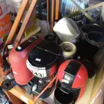 LOTE 143 - 01 LOTE COM VÁRIAS CAFETEIRAS E ESPREMEDORES DE FRUTAS MARCAS E MODELOS DIVERSOS COM AVARIAS. (NO ESTADO) ATENÇÃO! FAZER A VISITAÇÃO ANTES DE ARREMATAR, NÃO SABEMOS SE FUNCIONA. LEILÃO NÃO TEM GARANTIA E NEM DEVOLUÇÃO, SUJEITO A POSSÍVEIS AVARIAS VISÍVEIS/OCULTAS E/OU AUSÊNCIA DE COMPONENTES.