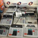 LOTE 198 - 01 LOTE COM VÁRIAS CALCULADORAS MARCAS E MODELOS DIVERSOS. (NO ESTADO) ATENÇÃO! FAZER A VISITAÇÃO ANTES DE ARREMATAR, NÃO SABEMOS SE FUNCIONA. LEILÃO NÃO TEM GARANTIA E NEM DEVOLUÇÃO, SUJEITO A POSSÍVEIS AVARIAS VISÍVEIS/OCULTAS E/OU AUSÊNCIA DE COMPONENTES.